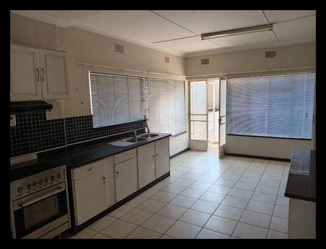 4 BEDROOM HOUSE FOR SALE IN GERMISTON SOUTH